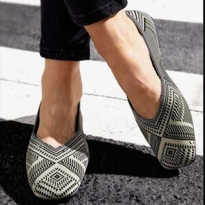 Knit detail geometric print ballet flats
